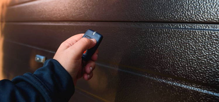 automatic door opener with remote control in Vincent